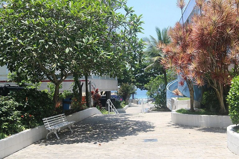 apto pé na areia praia do tombo frente ao mar bandeira azul