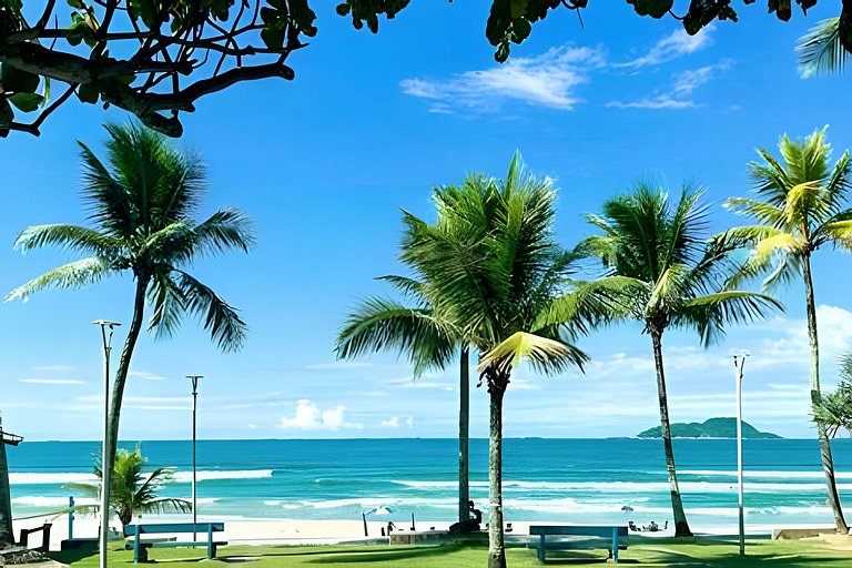 Apartamento pé na areia da praia do Tombo em Frente ao mar