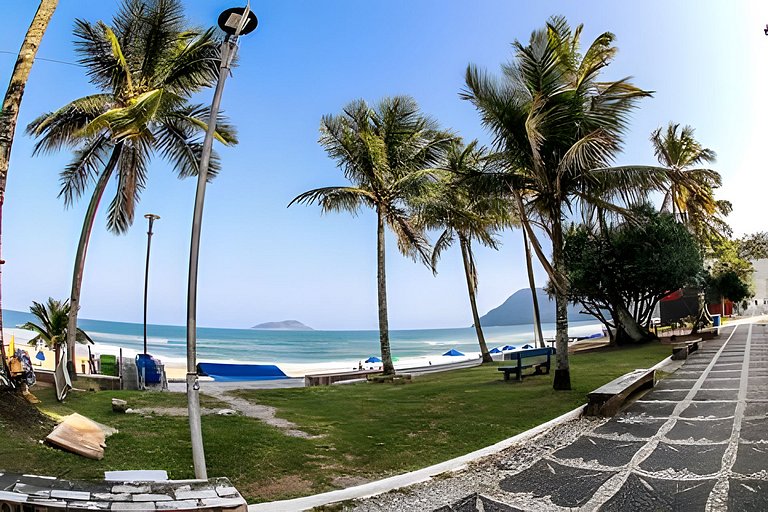 Apartamento pé na areia da praia do Tombo em Frente ao mar