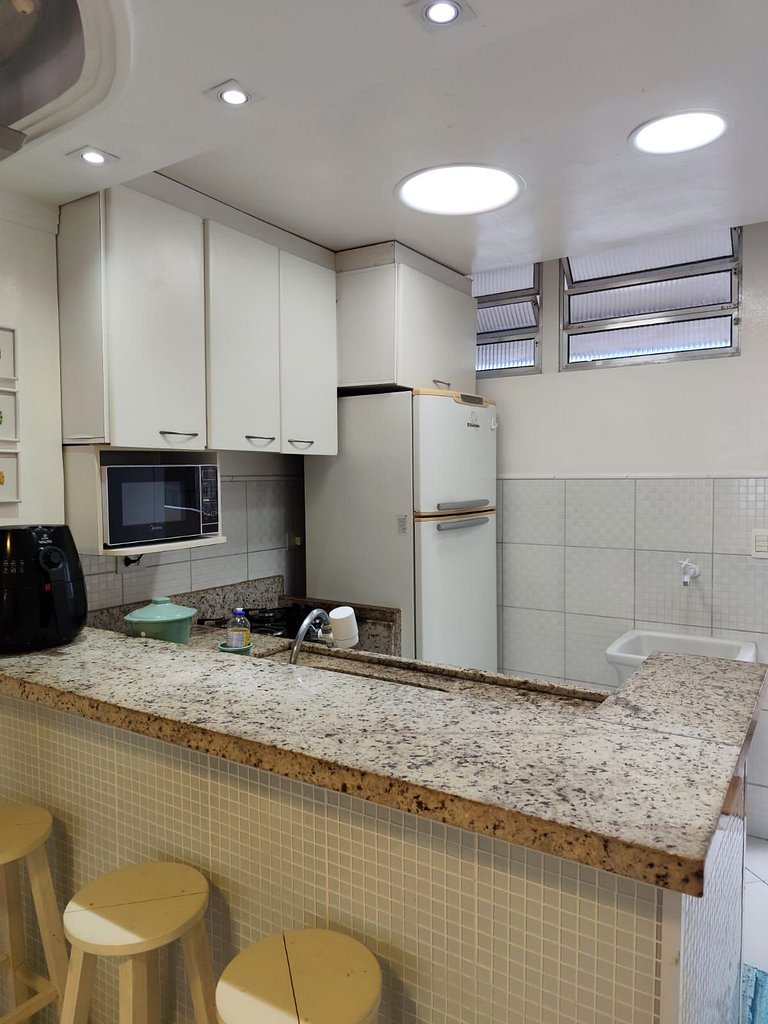 apartamento pé na areia da praia do tombo frente ao mar