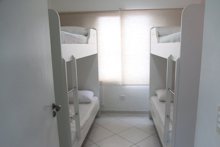 apartamento pé na areia da praia do tombo frente ao mar