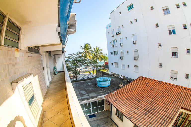 apartamento pé na areia da praia do tombo frente ao mar