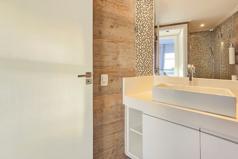 Apartamento pé na areia da praia do Tombo em Frente ao mar