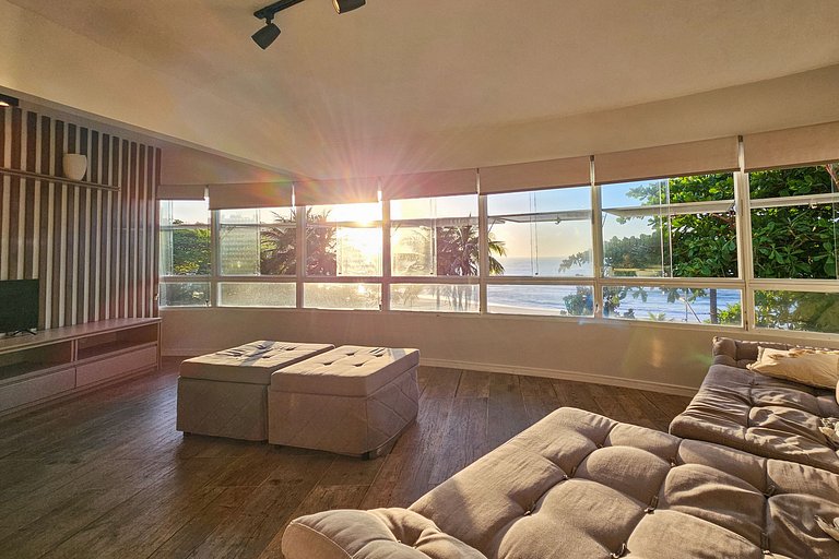 Apartamento pé na areia da praia do Tombo em Frente ao mar