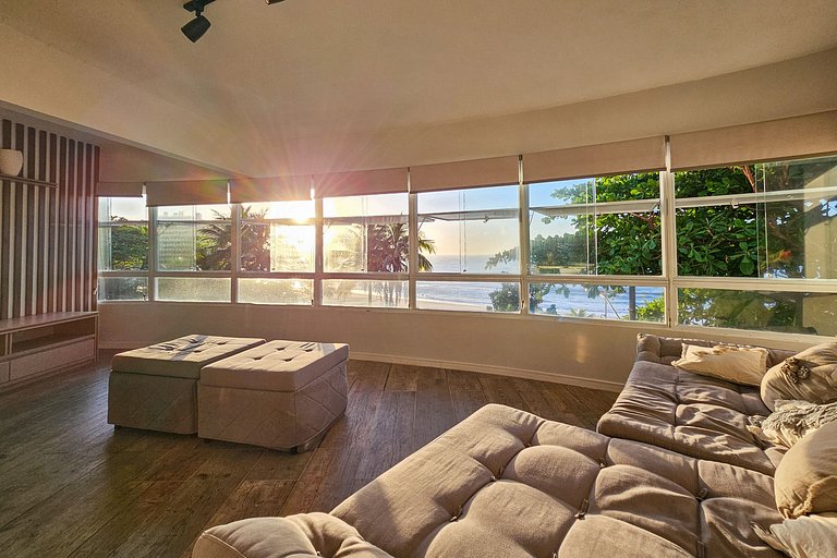 Apartamento pé na areia da praia do Tombo em Frente ao mar