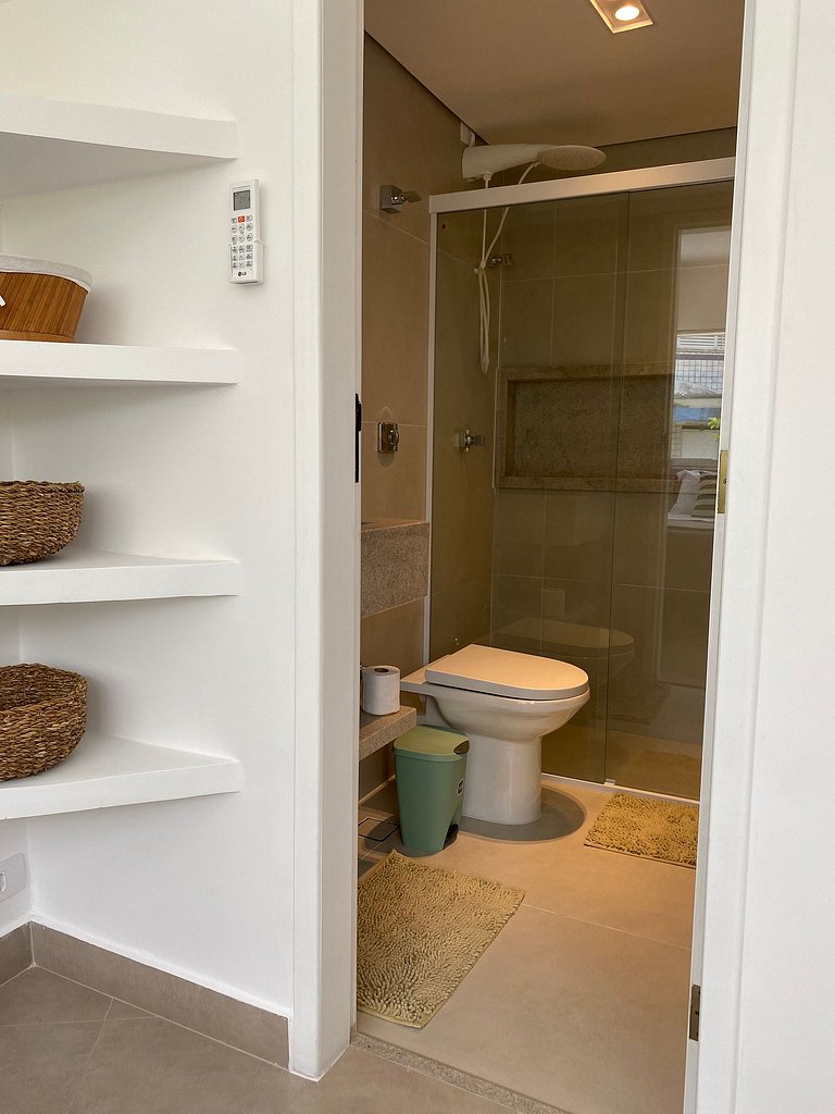 Apartamento pé na areia da praia do Tombo em Frente ao mar