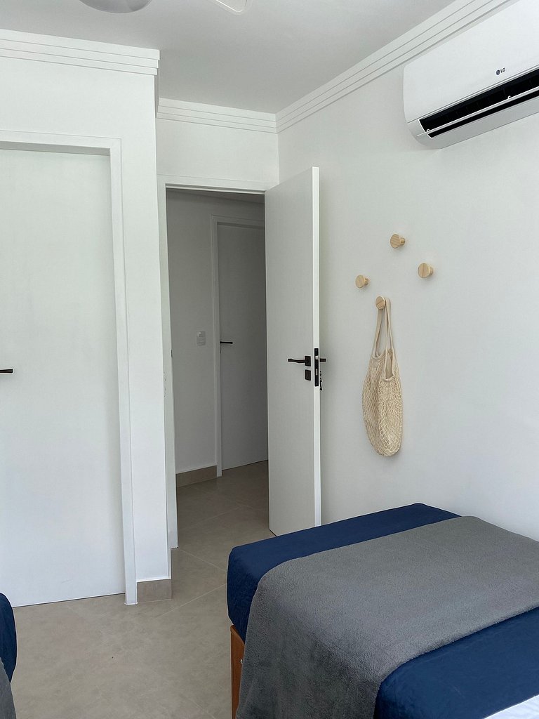 Apartamento pé na areia da praia do Tombo em Frente ao mar