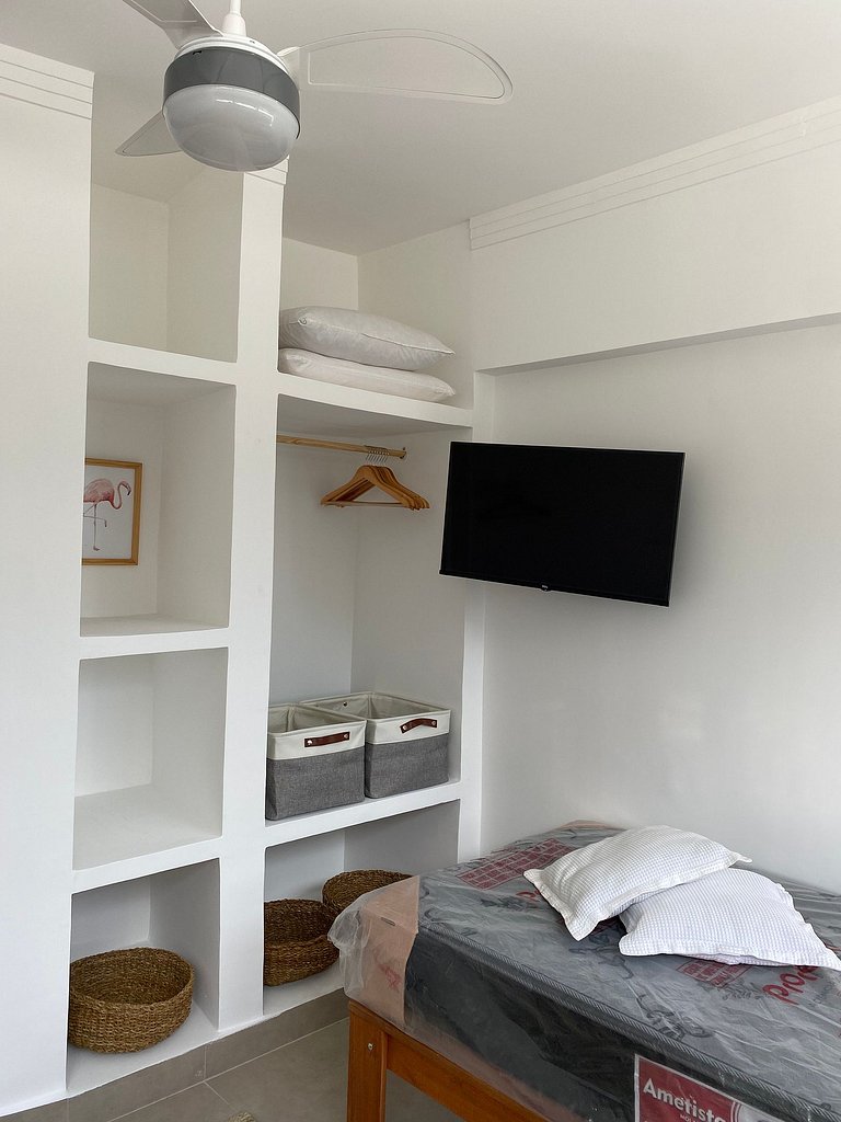 13A - Pé na areia do Tombo, 2 quartos c/ ar cond, 2 wc, 1 va