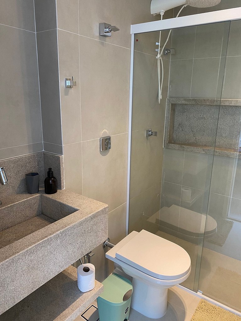 Apartamento pé na areia da praia do Tombo em Frente ao mar