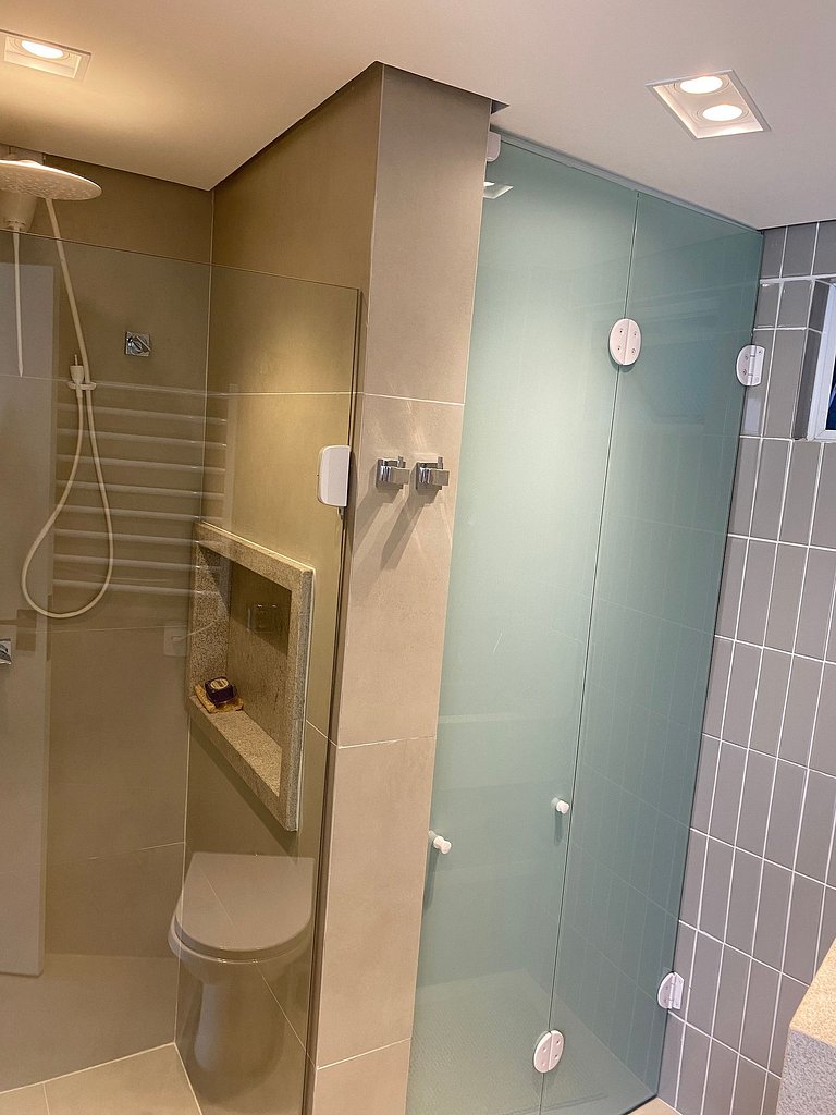 13A - Pé na areia do Tombo, 2 quartos c/ ar cond, 2 wc, 1 va
