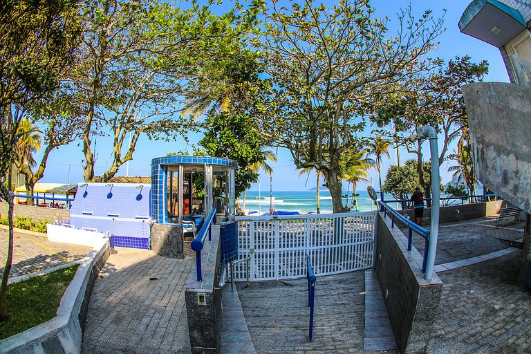 Apartamento pé na areia da praia do Tombo em Frente ao mar