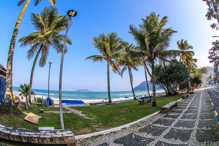 Apartamento pé na areia da praia do Tombo em Frente ao mar