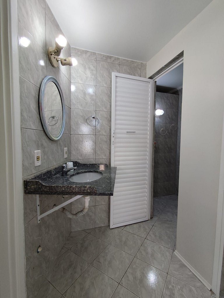 11A - Apto c/2 QUARTOS, Sala e cozinha completa,1WC, 1 Vaga,