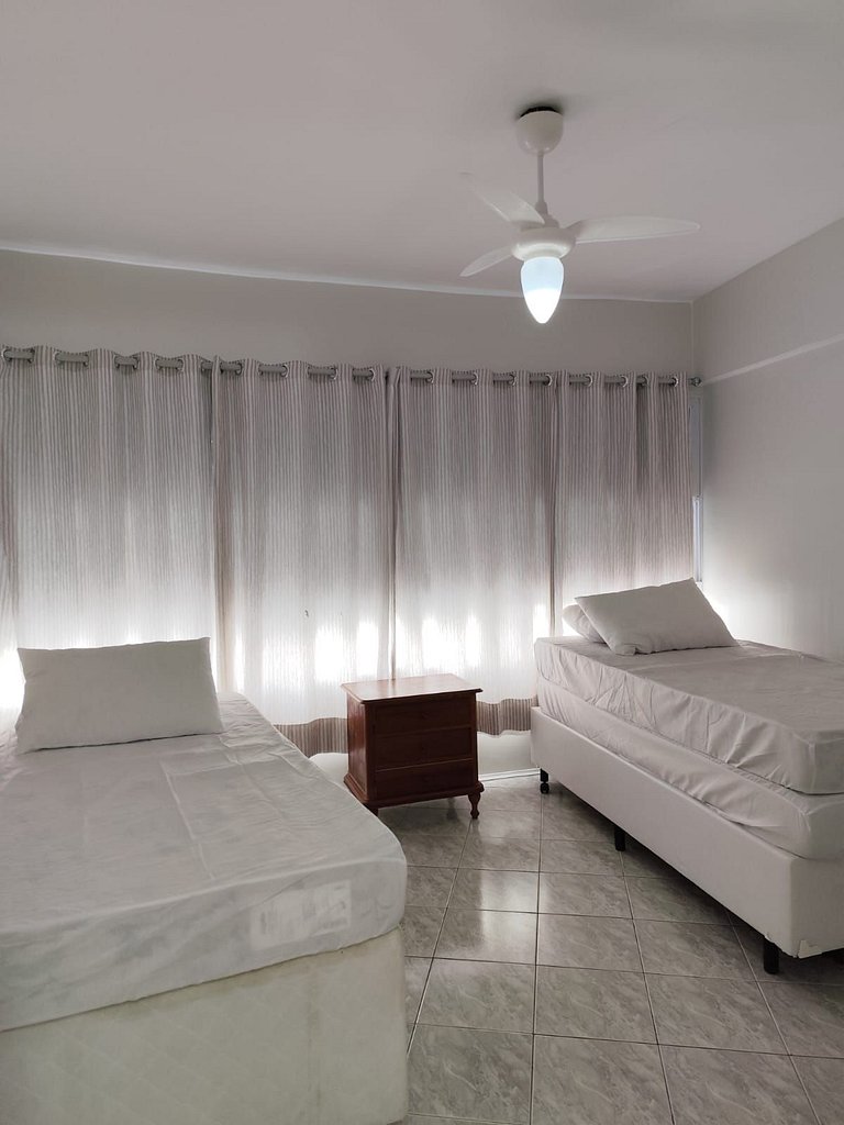 11A - Frente ao Mar, 2 QUARTOS, Sala e cozinha completa,1 ba