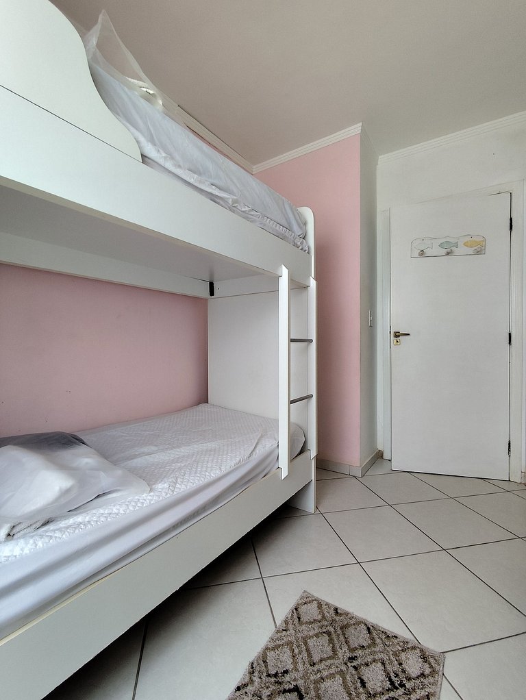 apartamento pé na areia da praia do tombo frente ao mar