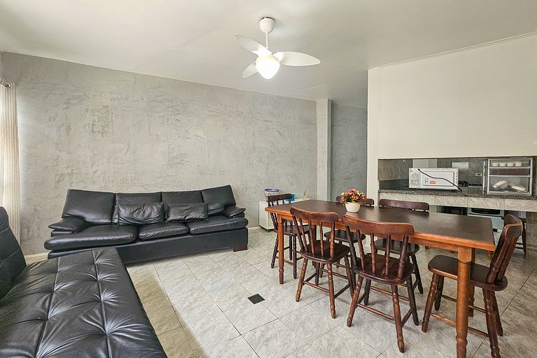 Apartamento pé na areia da praia do Tombo em Frente ao mar