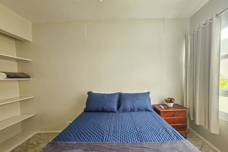 Apartamento pé na areia da praia do Tombo em Frente ao mar