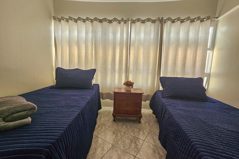 Apartamento pé na areia da praia do Tombo em Frente ao mar