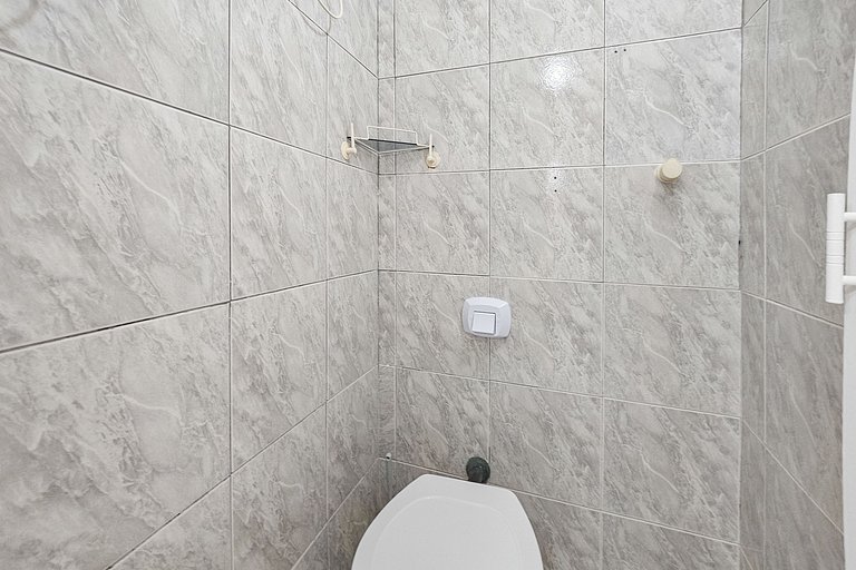 Apartamento pé na areia da praia do Tombo em Frente ao mar