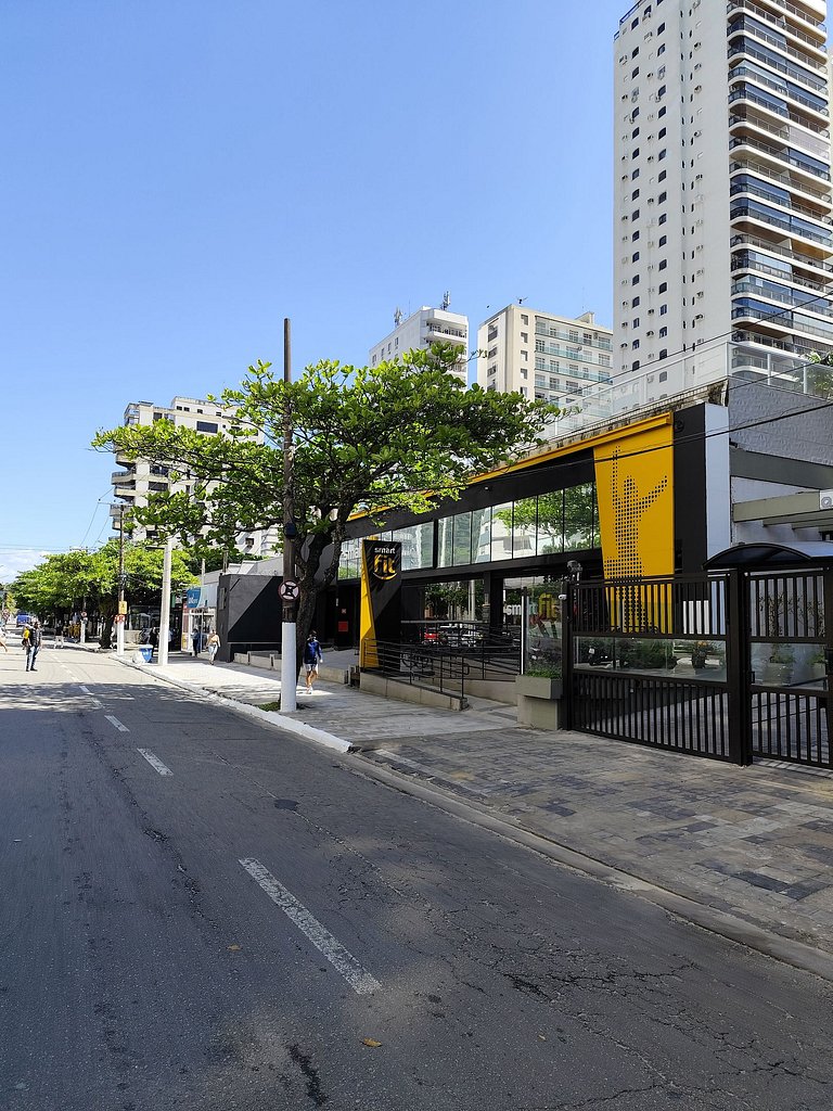Apartamento pé na areia da praia do Tombo em Frente ao mar