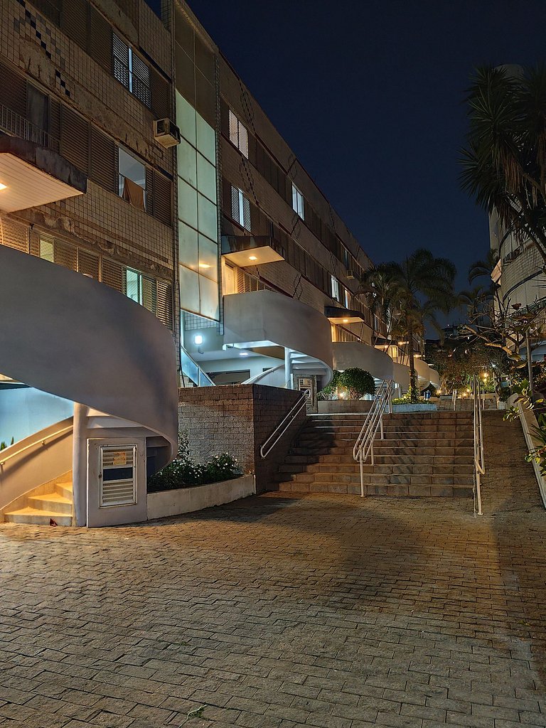 Apartamento pé na areia da praia do Tombo em Frente ao mar