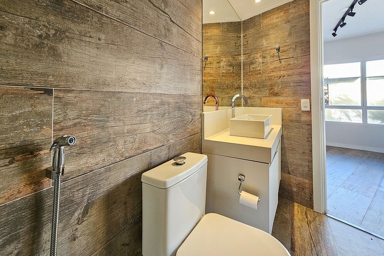 Apartamento pé na areia da praia do Tombo em Frente ao mar