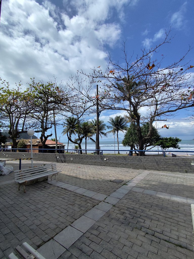 apto pé na areia praia do tombo frente ao mar bandeira azul