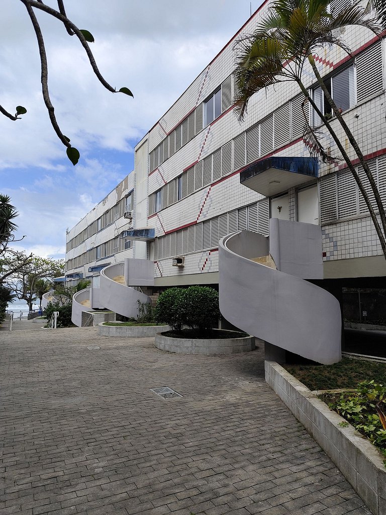 apartamento pé na areia da praia do tombo frente ao mar