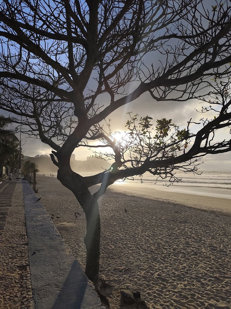 Apartamento pé na areia da praia do Tombo em Frente ao mar