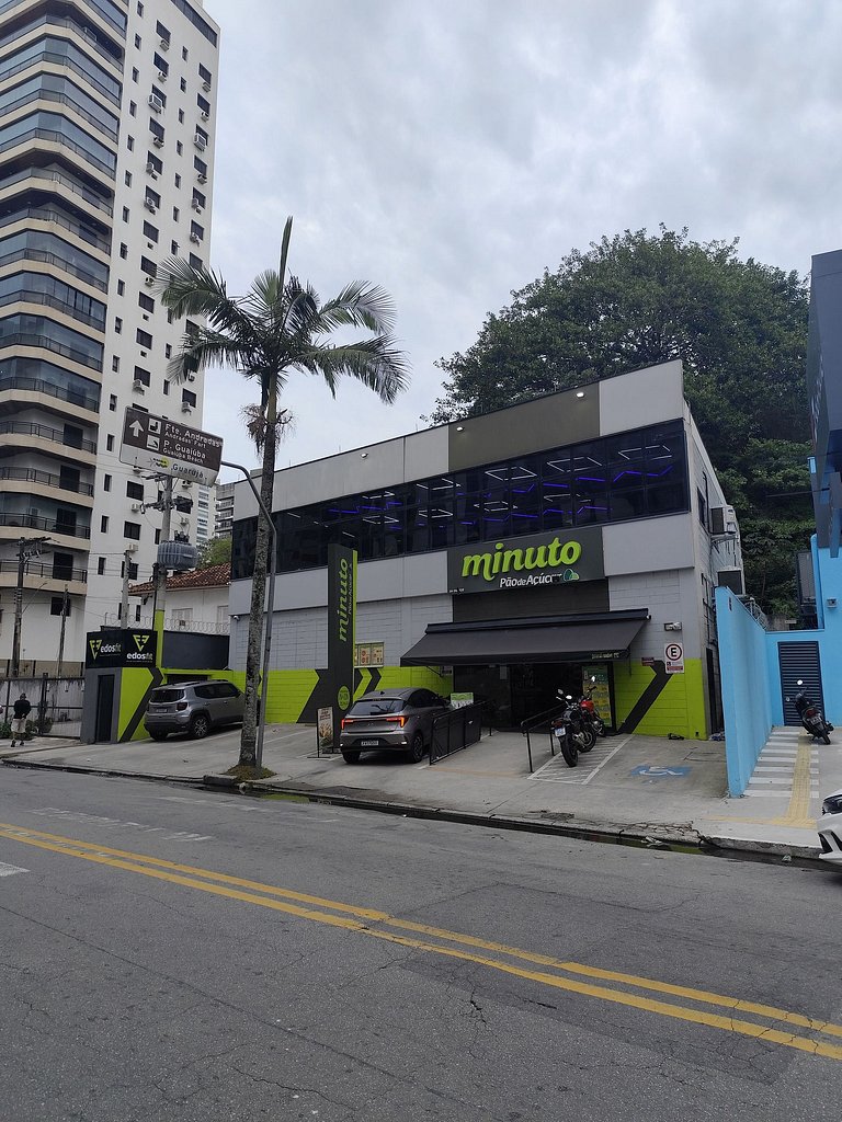 Apartamento pé na areia da praia do Tombo em Frente ao mar