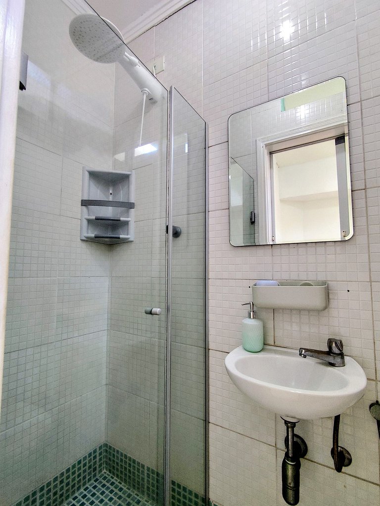 apartamento pé na areia da praia do tombo frente ao mar