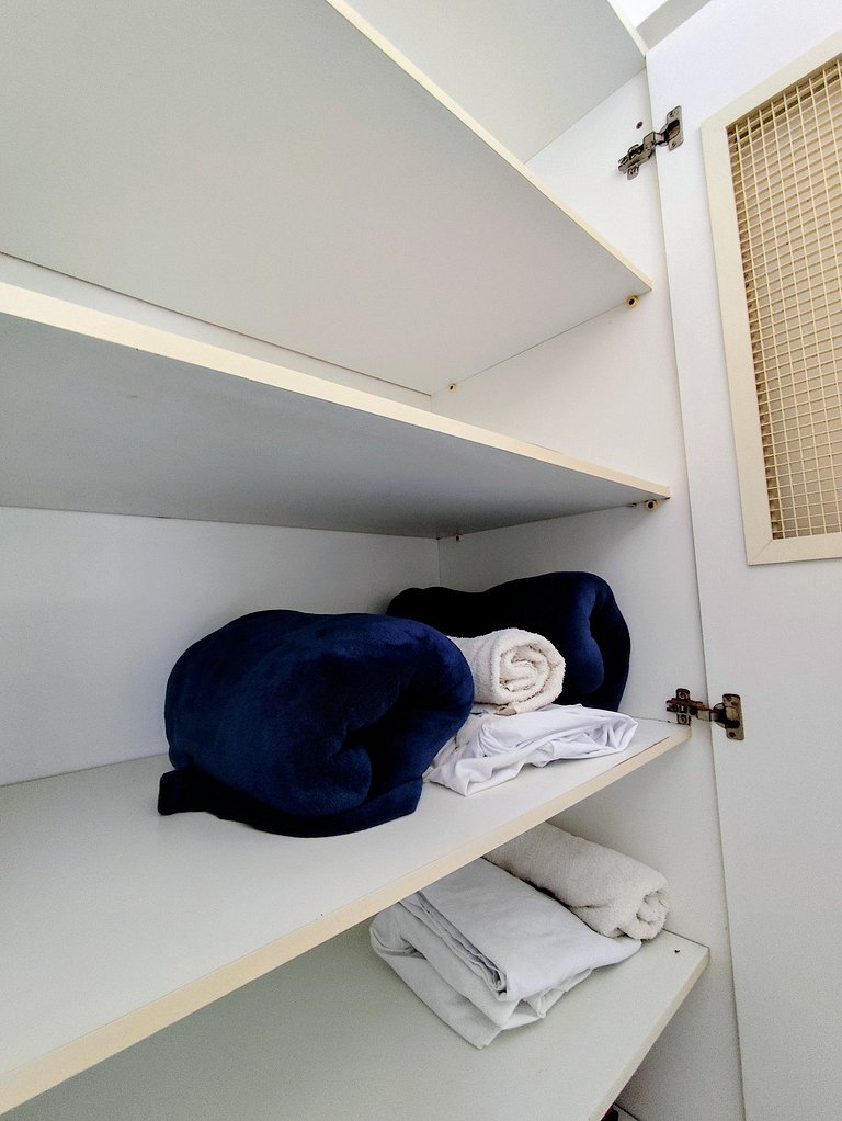 apartamento pé na areia da praia do tombo frente ao mar