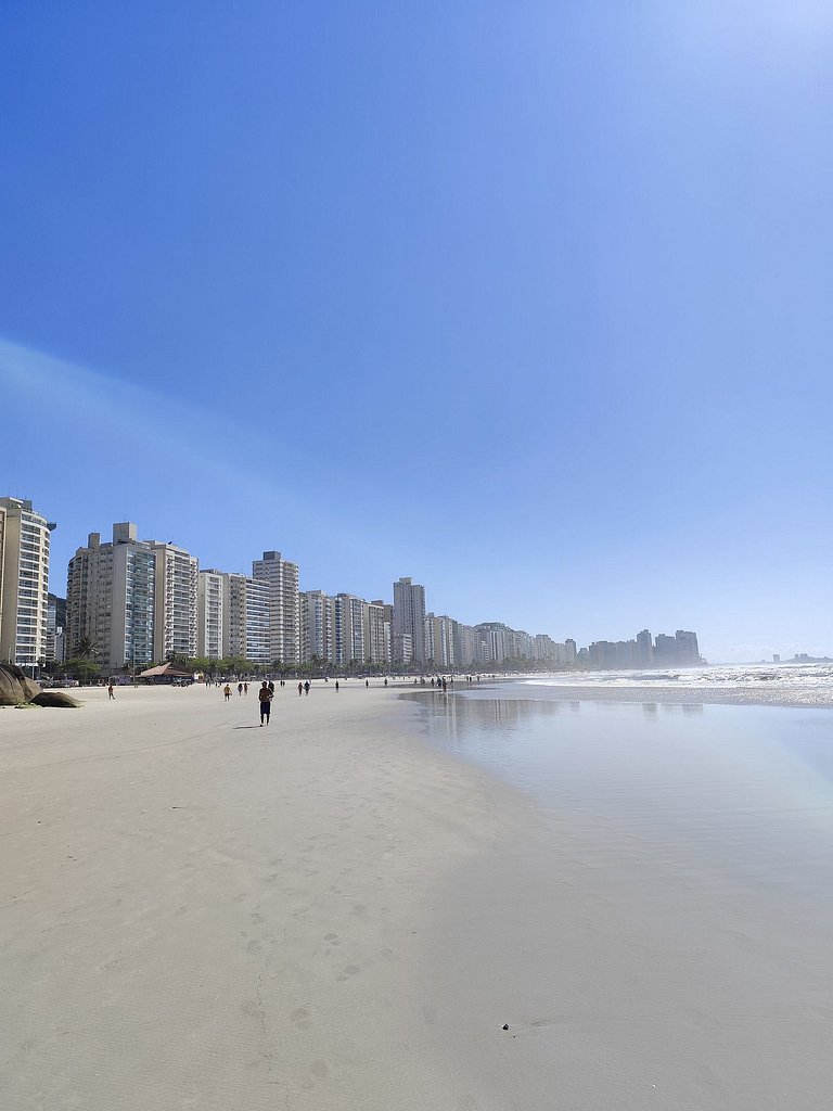 Apartamento pé na areia da praia das Astúrias Frente ao mar