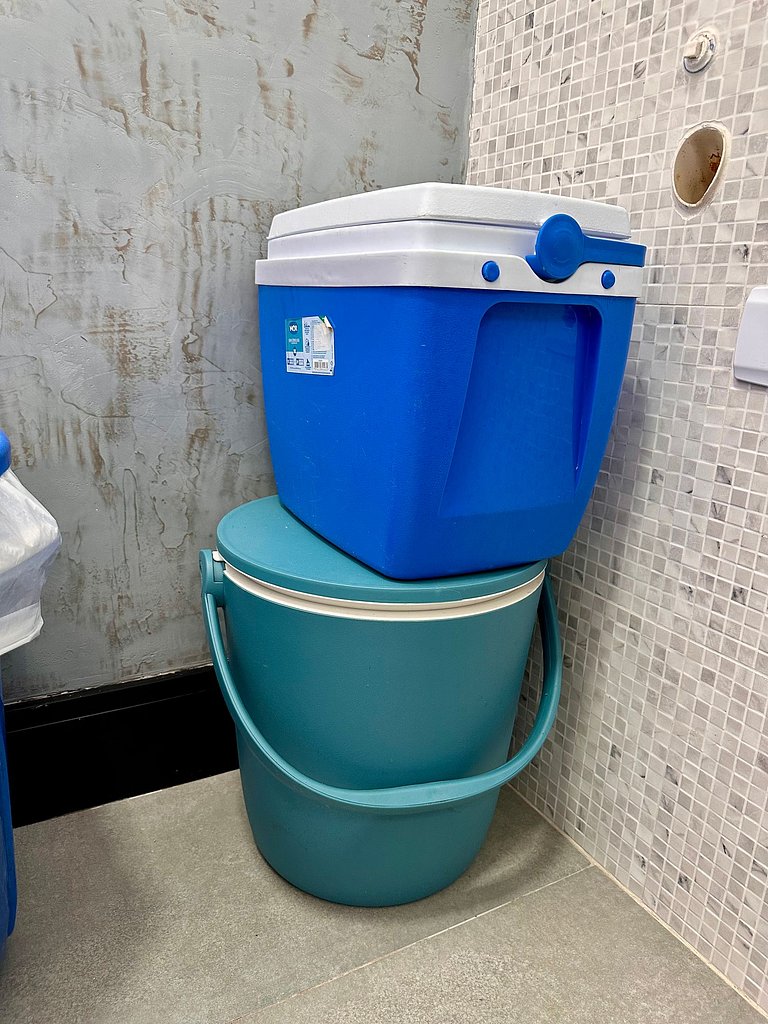 Apartamento pé na areia da praia do Tombo em Frente ao mar