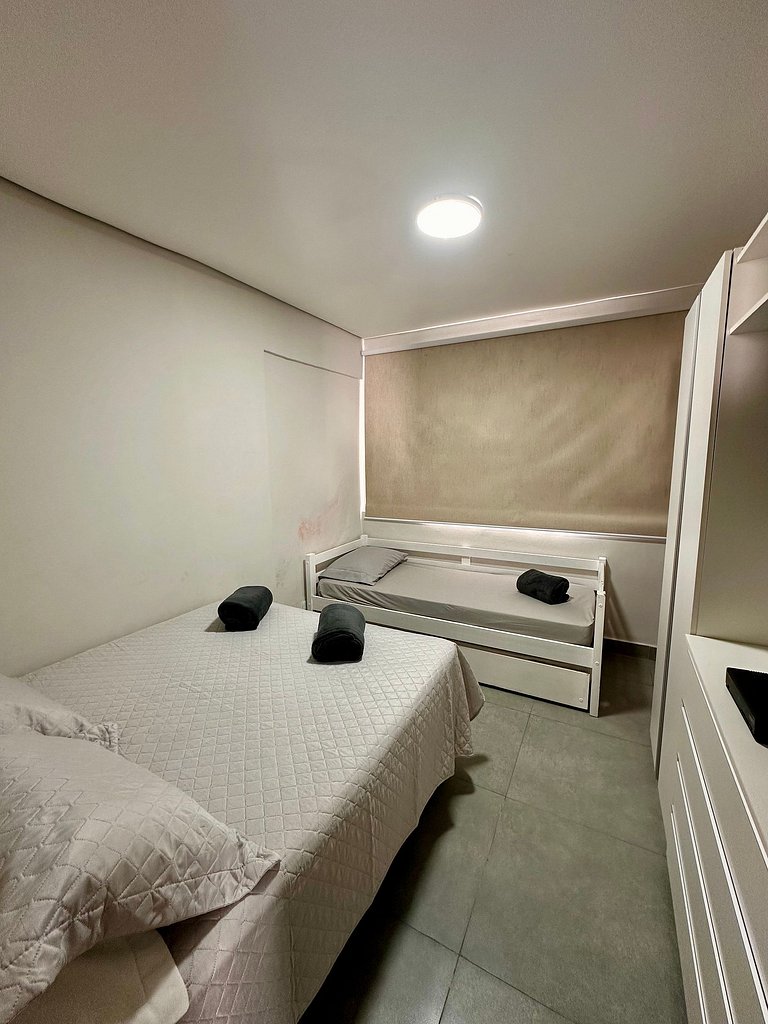 Apartamento pé na areia da praia do Tombo em Frente ao mar