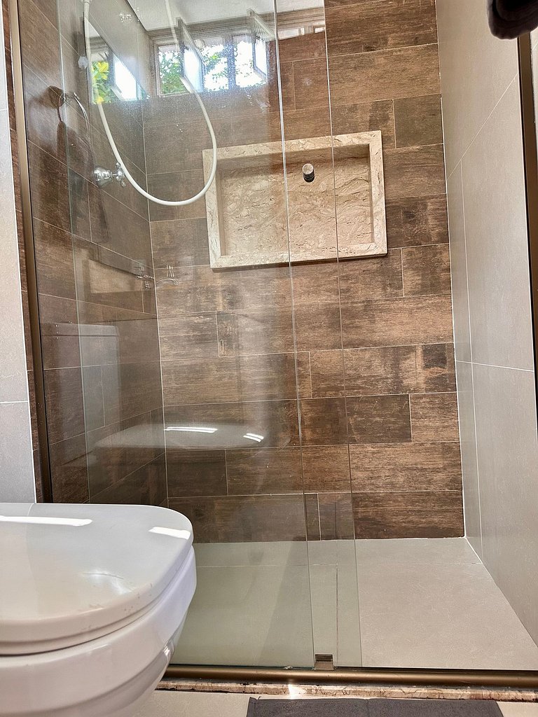 Apartamento pé na areia da praia do Tombo em Frente ao mar