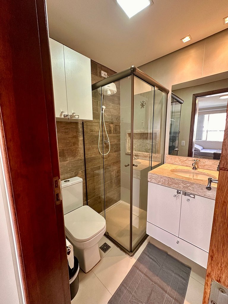 Apartamento pé na areia da praia do Tombo em Frente ao mar