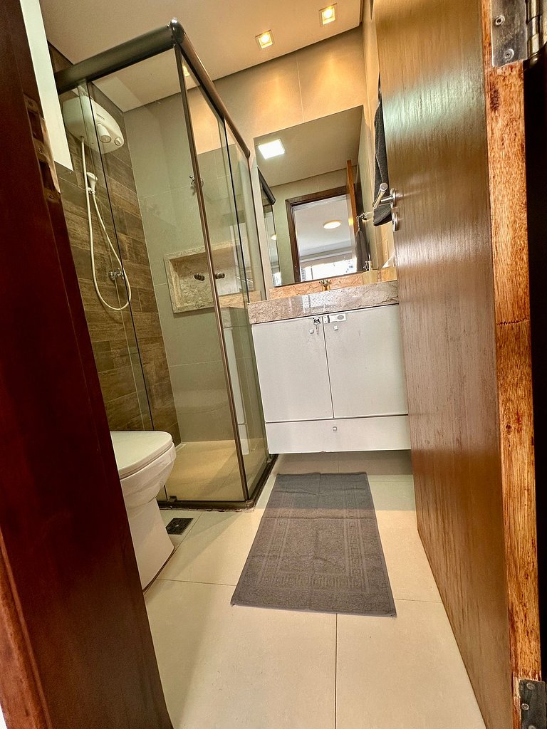 Apartamento pé na areia da praia do Tombo em Frente ao mar