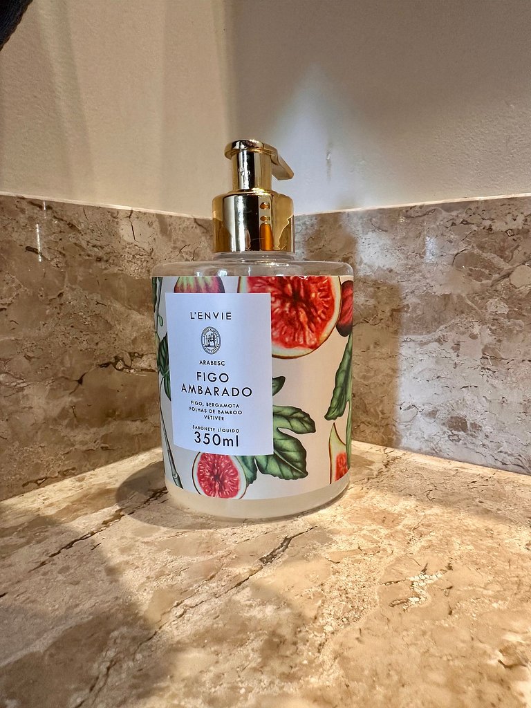 Apartamento pé na areia da praia do Tombo em Frente ao mar