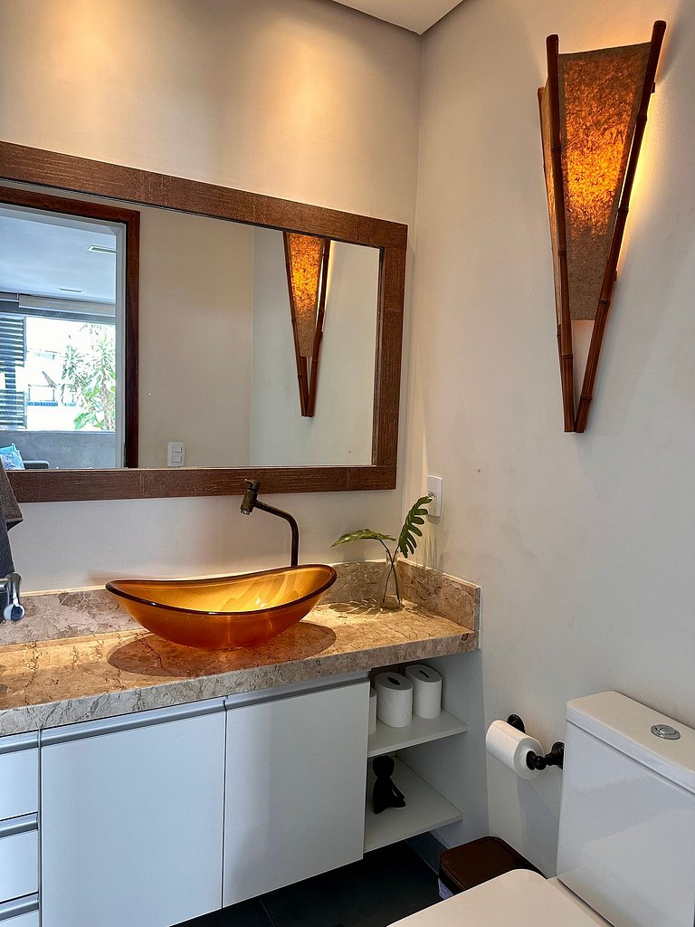 Apartamento pé na areia da praia do Tombo em Frente ao mar