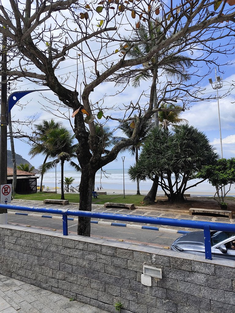 Apartamento pé na areia da praia do Tombo em Frente ao mar