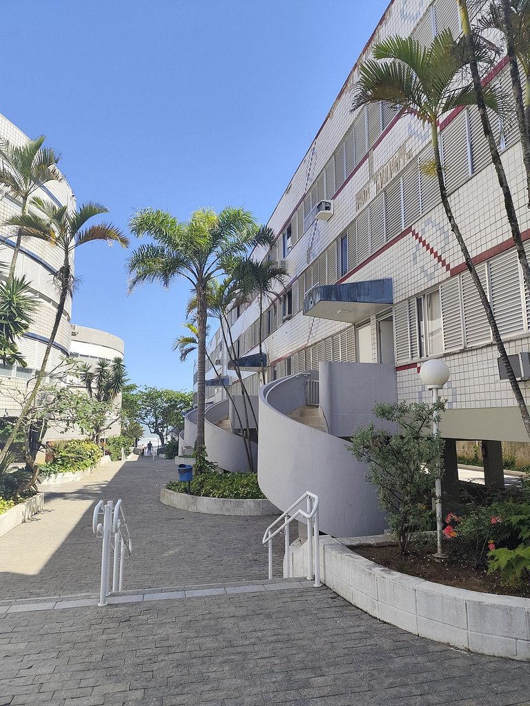 Apartamento pé na areia da praia do Tombo em Frente ao mar