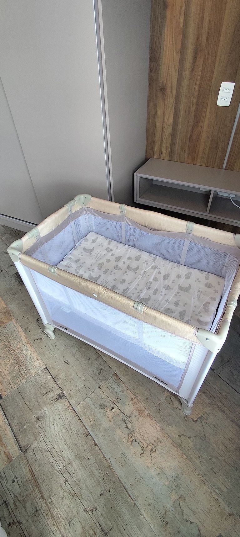 Apartamento pé na areia da praia do Tombo em Frente ao mar