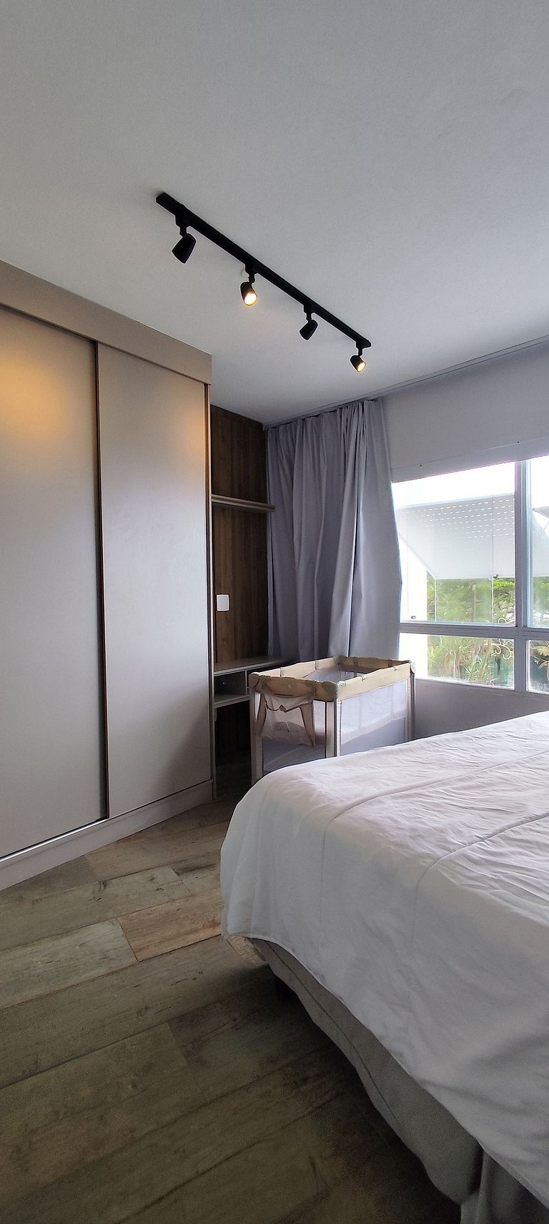 Apartamento pé na areia da praia do Tombo em Frente ao mar