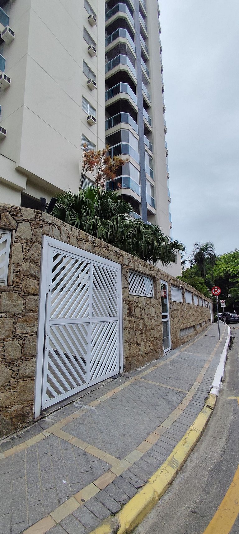 Apartamento pé na areia da praia das Astúrias Frente ao mar