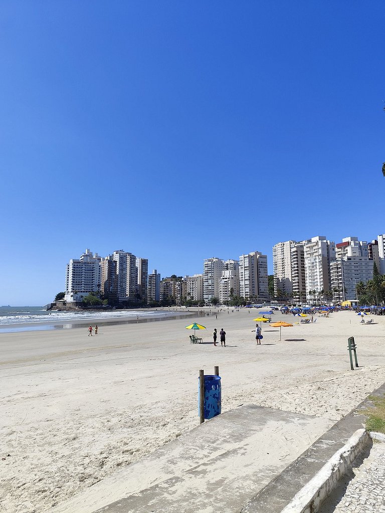 Apartamento pé na areia da praia das Astúrias Frente ao mar