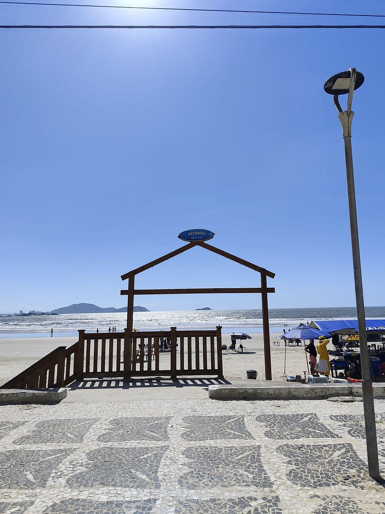 Apartamento pé na areia da praia das Astúrias Frente ao mar