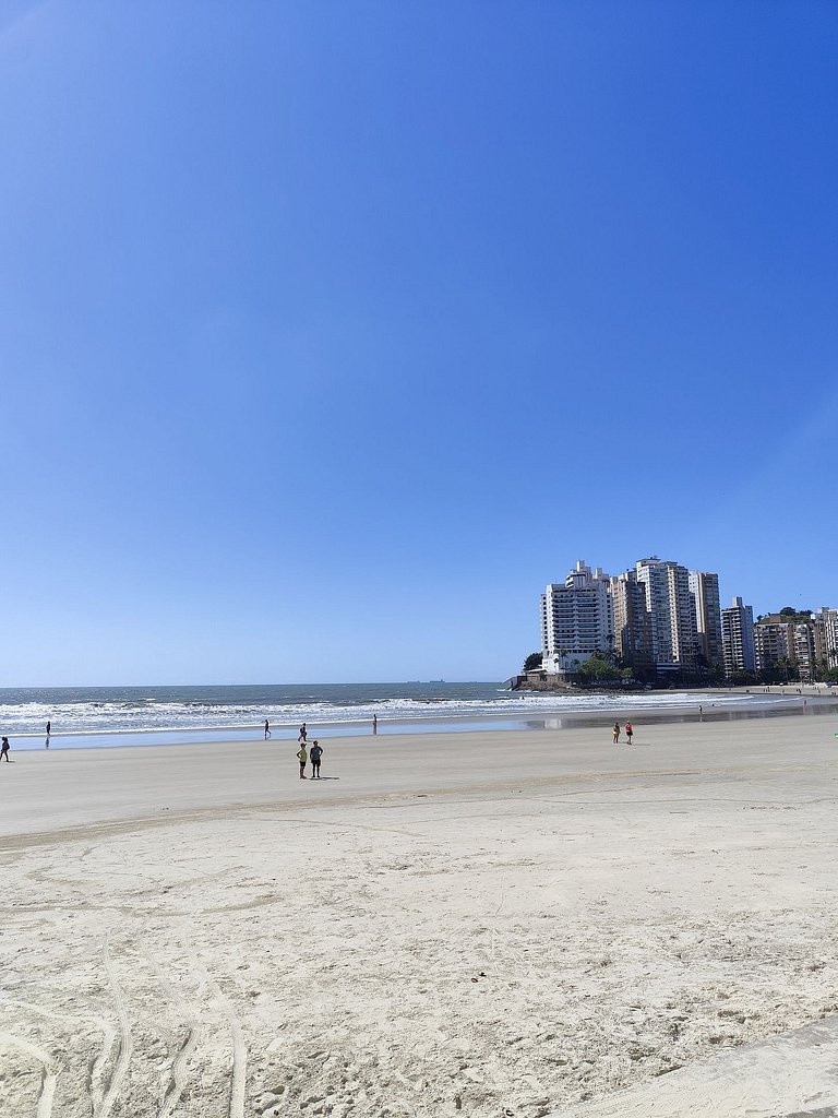 Apartamento pé na areia da praia das Astúrias Frente ao mar