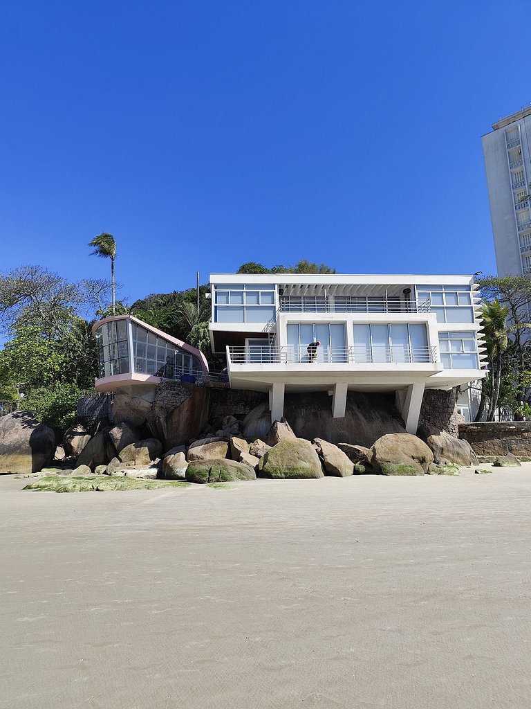 Apartamento pé na areia da praia das Astúrias Frente ao mar