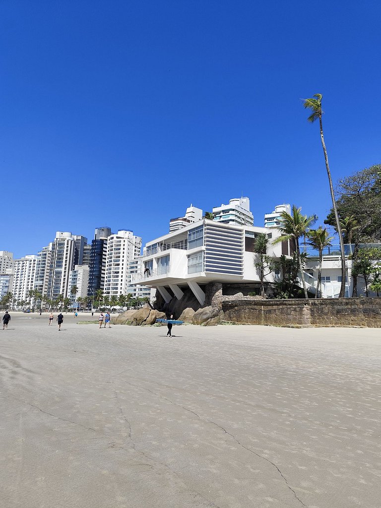 Apartamento pé na areia da praia das Astúrias Frente ao mar